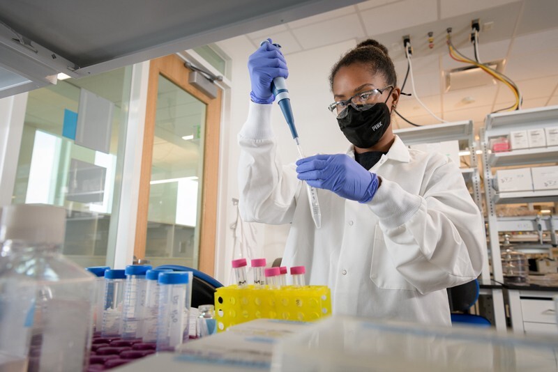 N’Dea Irvin-Choy, a doctoral student in biomedical engineering, is researching nanoparticles, or very tiny spheres, that can be used to vaginally deliver medications and gene therapies to expectant mothers and their babies.