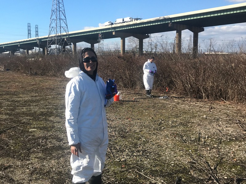 UD alumna Fatemeh Izaditame visits an EPA Superfund-adjacent site in Wilmington to study heavy metal contamination. Collected soil samples showed high levels of arsenic, underscoring the need for the remediation of sites vulnerable to flooding and sea level rise.