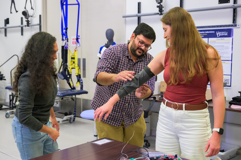 Sagar Doshi (plaid shirt), assistant professor of mechanical engineering and associate scientist at the Center for Composite Materials, working with students in Jill Higginson’s lab to translate biomechanics research into practical tools that improve rehabilitation and mobility for patients. Their research includes flexible sensors integrated with textiles that allow for force and range of motion sensing.